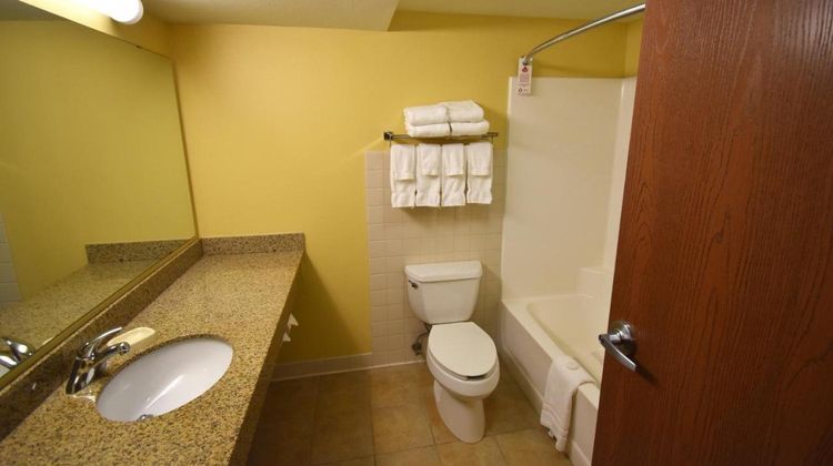 Canad Inns Grand Forks Room