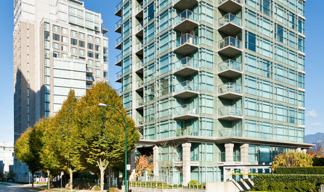 Lord Stanley Suites on the Park Exterior