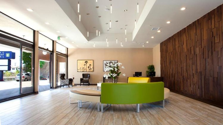 Redac Gateway Hotel in Torrance Lobby