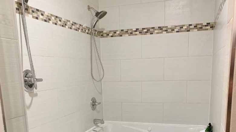 <b>Redac Gateway Hotel in Torrance Room</b>. Images powered by <a href="https://www.leonardoworldwide.com/" title="Leonardo Worldwide" target="_blank">Leonardo</a>.