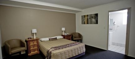 Centre Point Motor Inn Room