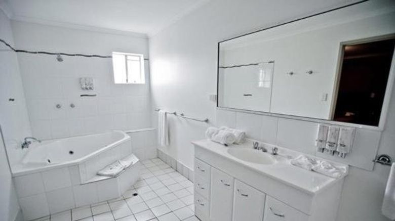 <b>Centre Point Motor Inn Room</b>. Images powered by <a href="https://www.leonardoworldwide.com/" title="Leonardo Worldwide" target="_blank">Leonardo</a>.