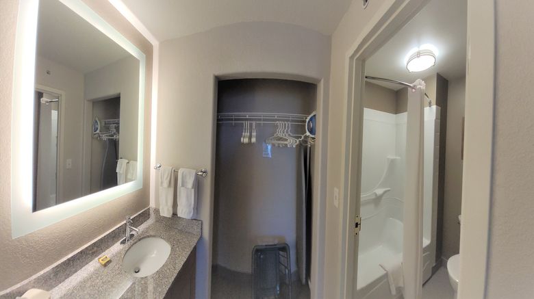 <b>Staybridge Suites Calgary Airport Room</b>. Images powered by <a href="https://www.leonardoworldwide.com/" title="Leonardo Worldwide" target="_blank">Leonardo</a>.