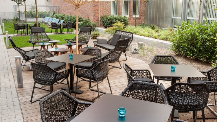 Motel One Dusseldorf-Central Station Exterior