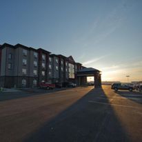 Redwood Inn & Suites