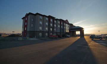 Redwood Inn & Suites