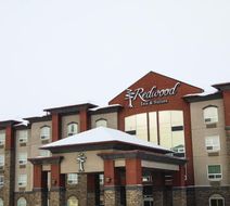 Redwood Inn & Suites Exterior
