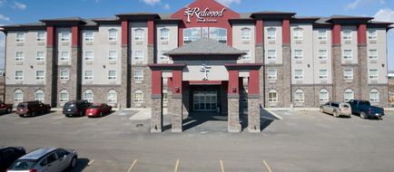 Redwood Inn & Suites Exterior