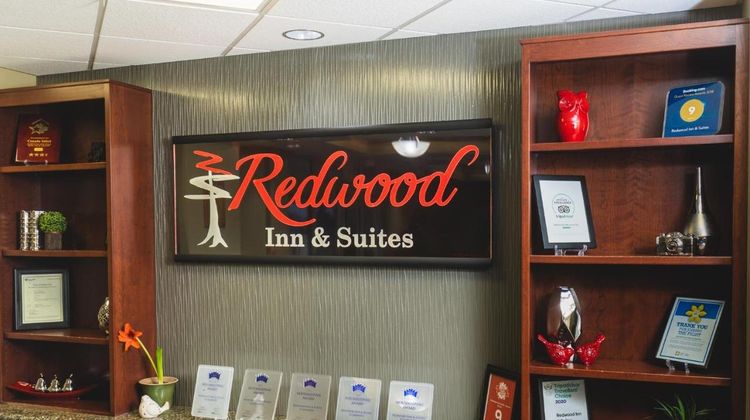 Redwood Inn & Suites Lobby