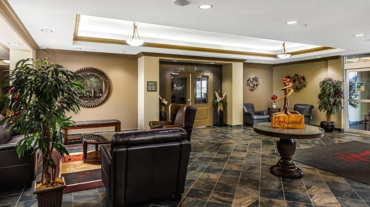 Redwood Inn & Suites Lobby