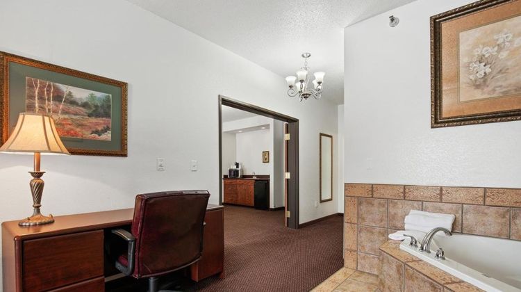 USA Stay Hotel & Suites Room