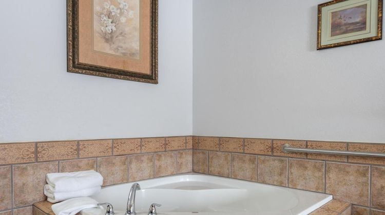 USA Stay Hotel & Suites Room