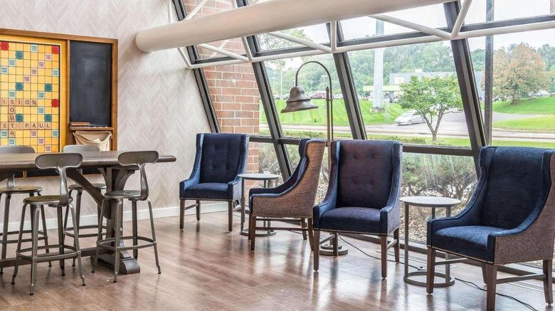 <b>enVision St Paul South Lobby</b>. Images powered by <a href="https://www.leonardoworldwide.com/" title="Leonardo Worldwide" target="_blank">Leonardo</a>.