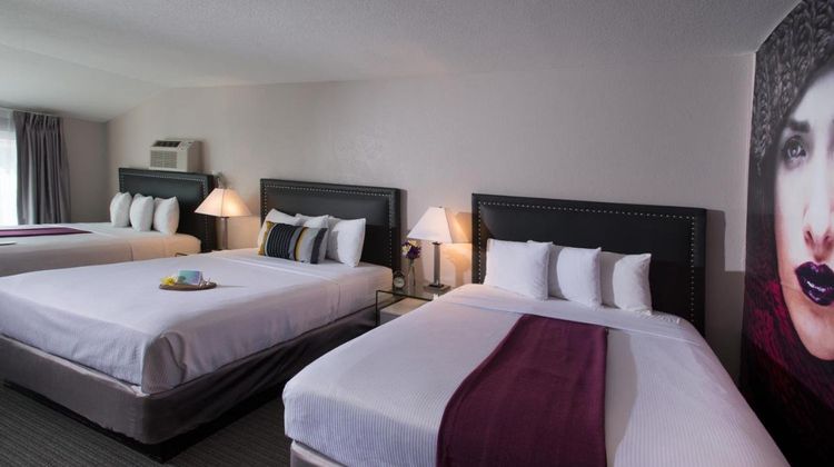 Hotel Iris Room