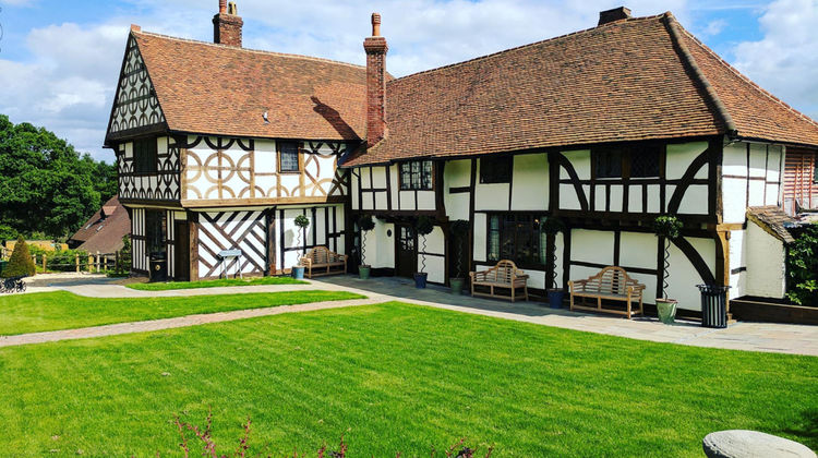 Voco Lythe Hill Hotel & Spa Exterior