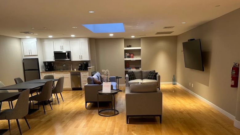 <b>National at 888 6th Avenue Room</b>. Images powered by <a href="https://www.leonardoworldwide.com/" title="Leonardo Worldwide" target="_blank">Leonardo</a>.