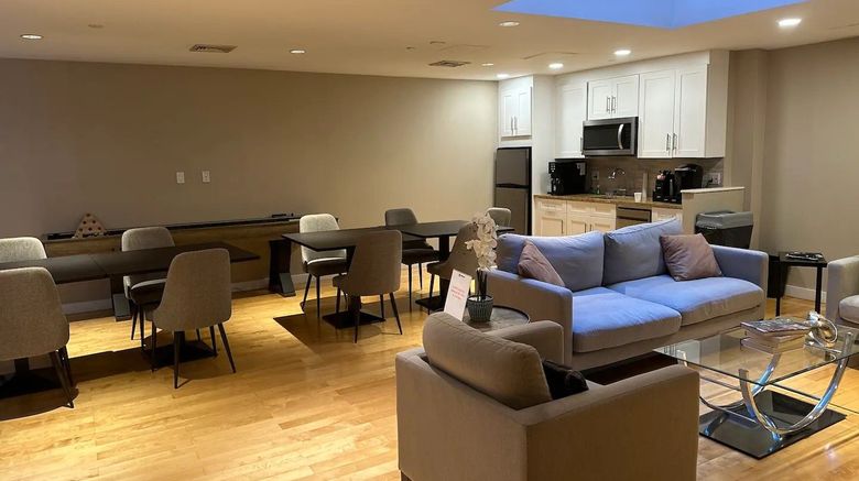 <b>National at 888 6th Avenue Room</b>. Images powered by <a href="https://www.leonardoworldwide.com/" title="Leonardo Worldwide" target="_blank">Leonardo</a>.