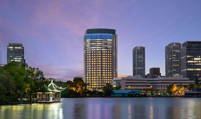 HUALUXE Changfeng Park Exterior