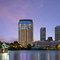 HUALUXE Changfeng Park