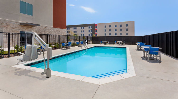 Holiday Inn Express & Sts Austin North Pool