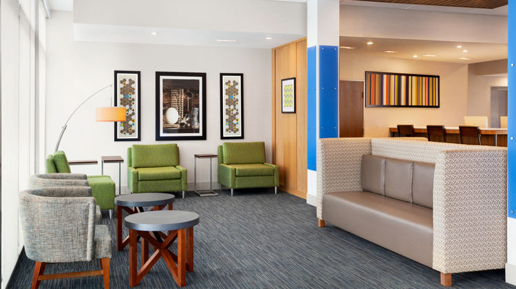 Holiday Inn Express & Sts Austin North Lobby