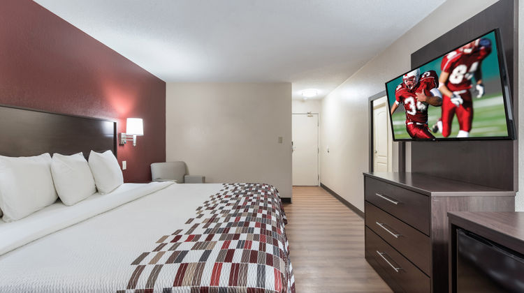 Red Roof Inn Dillon, SC Room