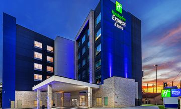 Holiday Inn Express & Suites N Downtown