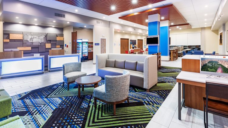 Holiday Inn Express & Suites N Downtown Lobby