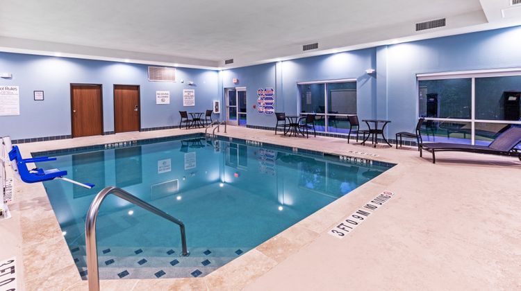 Holiday Inn Express & Suites N Downtown Pool