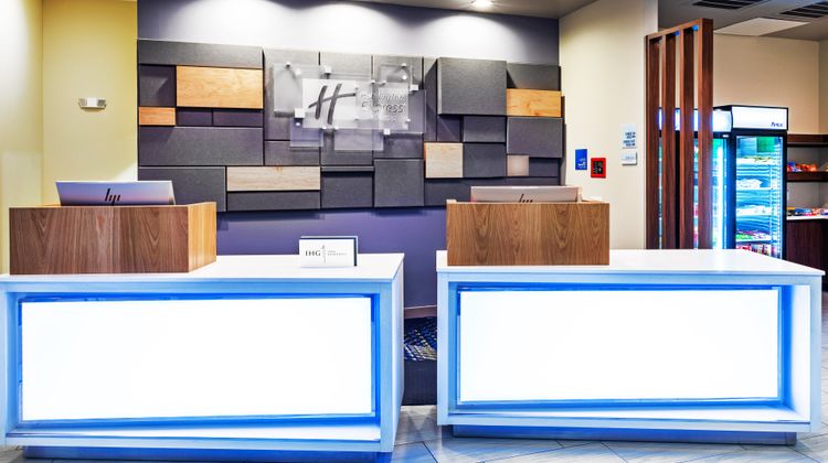 Holiday Inn Express & Suites N Downtown Lobby