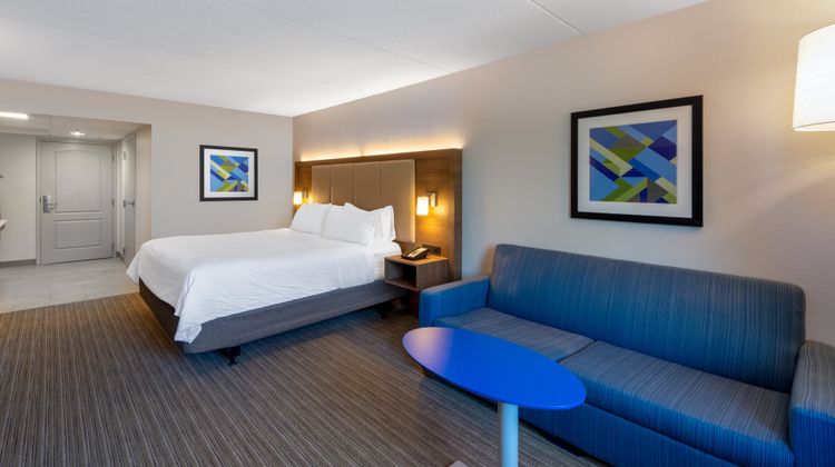 Holiday Inn Express at Williamsburg Sq Room
