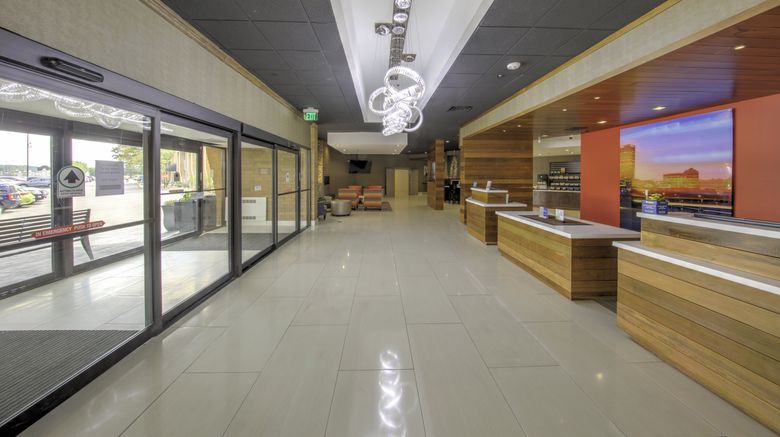 <b>Holiday Inn Brookfield-Milwaukee Lobby</b>. Images powered by <a href="https://www.leonardoworldwide.com/" title="Leonardo Worldwide" target="_blank">Leonardo</a>.