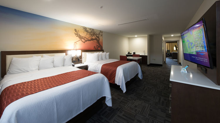 Holiday Inn Brookfield-Milwaukee Suite