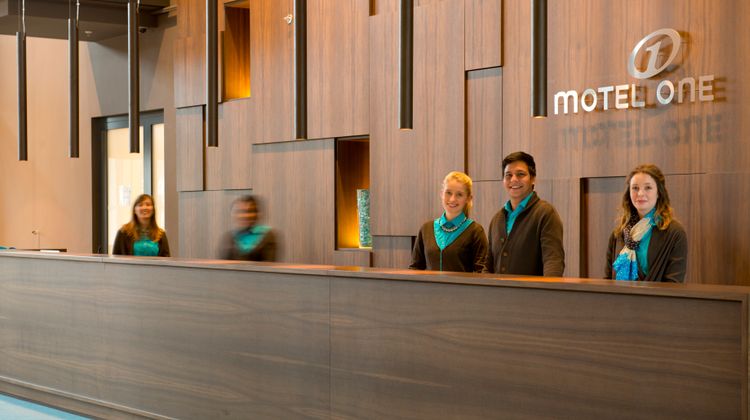 Motel One Muenchen Campus Lobby