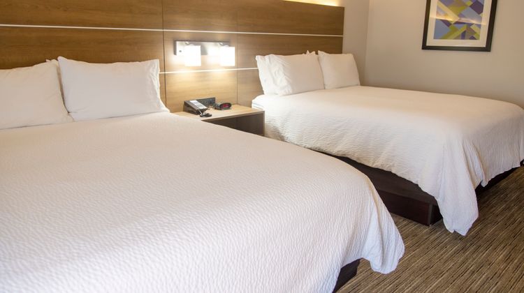 Holiday Inn Express Marshfield Room