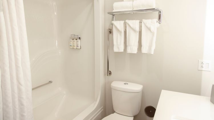 Holiday Inn Express Marshfield Room