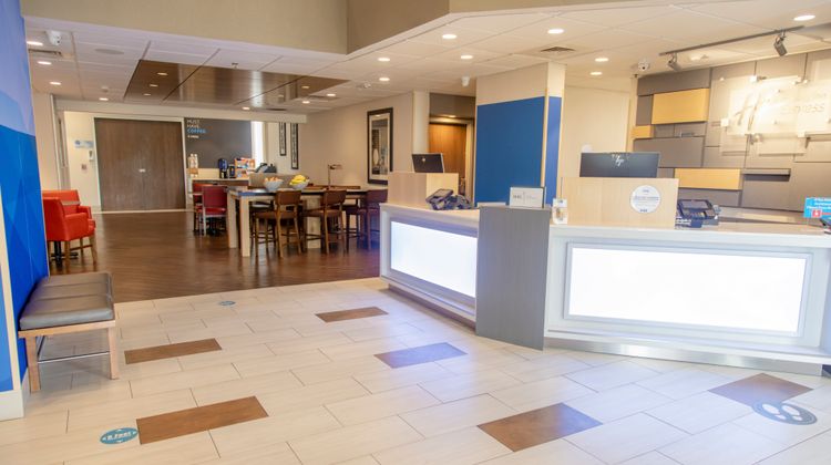 Holiday Inn Express Marshfield Lobby