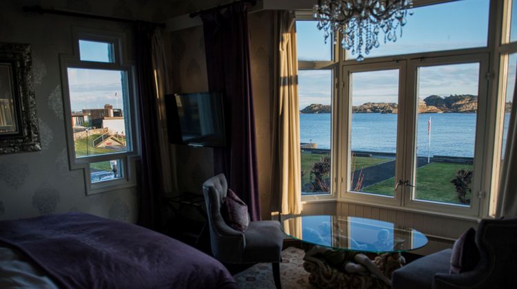Wassilioff Hotel Room