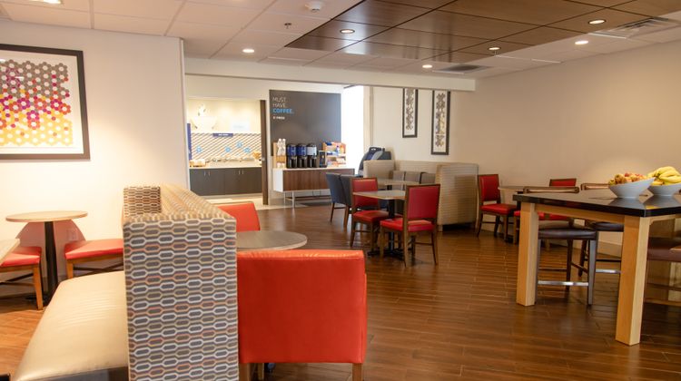 Holiday Inn Express Marshfield Restaurant