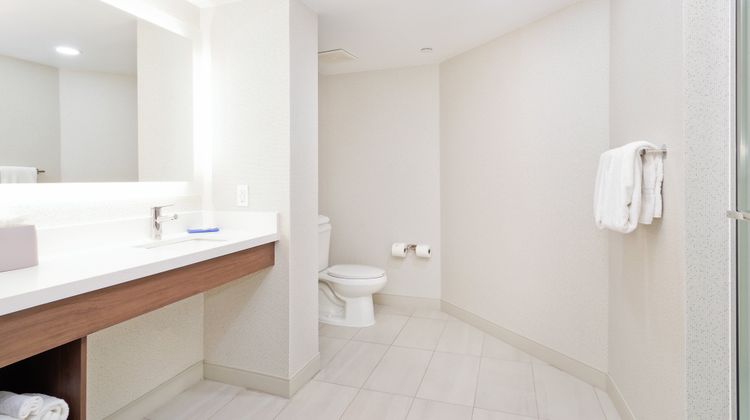 Holiday Inn Express & Stes Phoenix-Tempe Room
