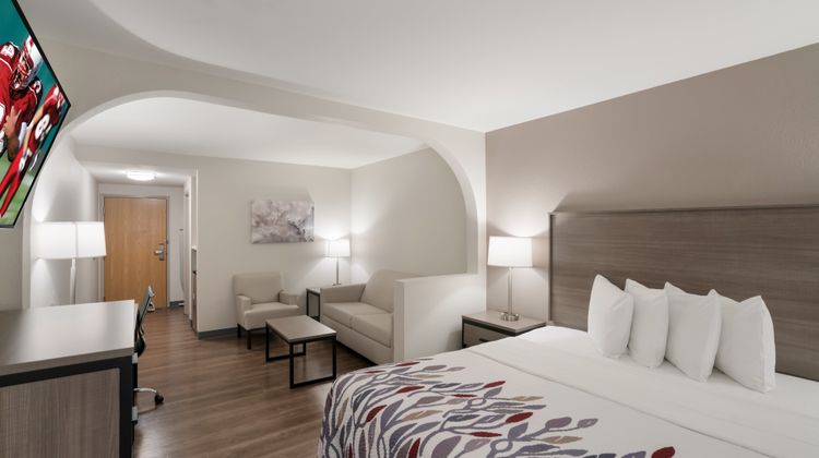 Red Roof Inn & Suites Carrollton-West GA Suite