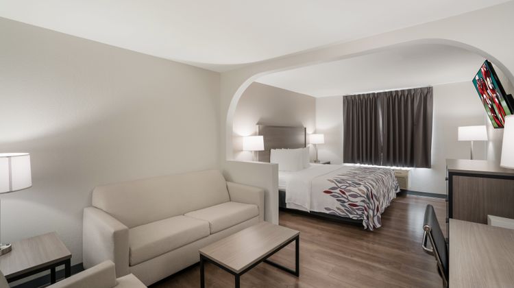 Red Roof Inn & Suites Carrollton-West GA Suite