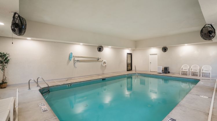 Red Roof Inn & Suites Carrollton-West GA Pool