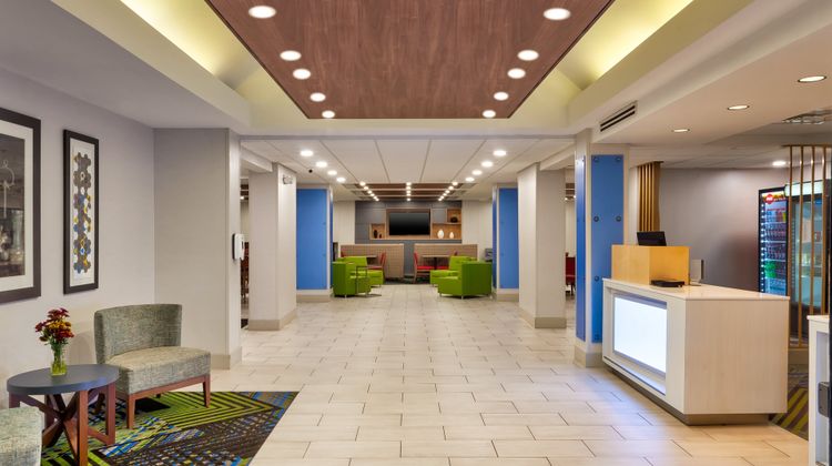 Holiday Inn Express Hotel & Suites Exterior