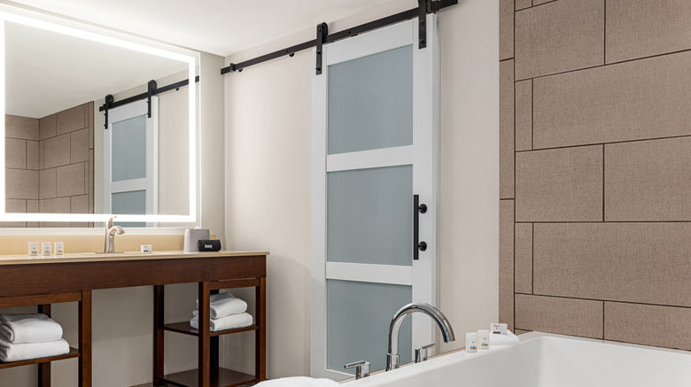 <b>Holiday Inn Express & Suites Downtown Room</b>. Images powered by <a href="https://www.leonardoworldwide.com/" title="Leonardo Worldwide" target="_blank">Leonardo</a>.