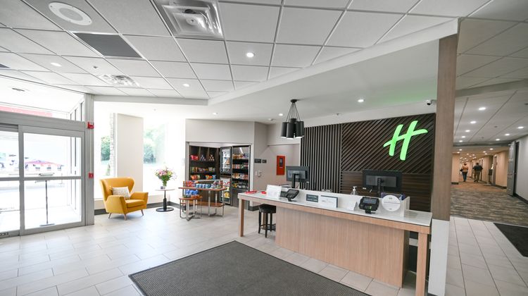 Holiday Inn Cleveland-Mayfield Lobby