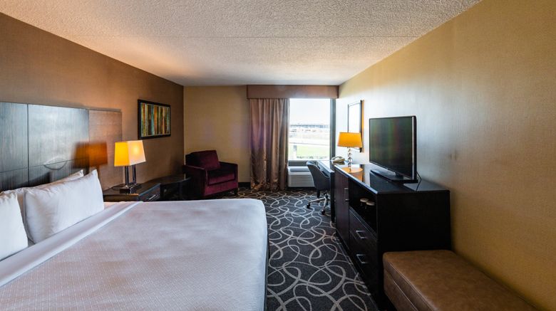<b>Crowne Plaza Newark Airport Room</b>. Images powered by <a href="https://www.leonardoworldwide.com/" title="Leonardo Worldwide" target="_blank">Leonardo</a>.