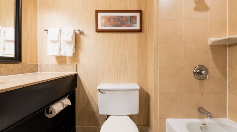 <b>Crowne Plaza Newark Airport Room</b>. Images powered by <a href="https://www.leonardoworldwide.com/" title="Leonardo Worldwide" target="_blank">Leonardo</a>.