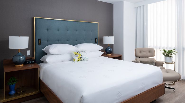 <b>Le Meridien Essex Chicago Room</b>. Images powered by <a href="https://www.leonardoworldwide.com/" title="Leonardo Worldwide" target="_blank">Leonardo</a>.