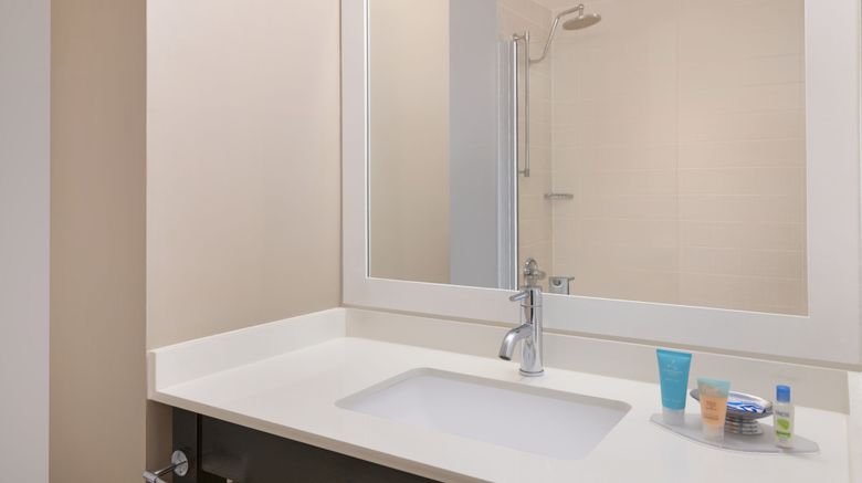 <b>Courtyard New York JFK Airport Room</b>. Images powered by <a href="https://www.leonardoworldwide.com/" title="Leonardo Worldwide" target="_blank">Leonardo</a>.